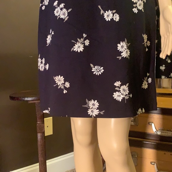 NWT BLACK FLORAL DRESS - Picture 5 of 7